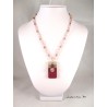 Collier perles cristal Swarovski et verre, pendentif béton rectangle peint raisin, avec perle cirée et shamballa violettes