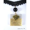 Collier ras de cou dentelle, carré béton doré, cœur doré et perle noire