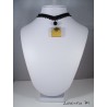 Collier ras de cou dentelle, carré béton doré, cœur doré et perle noire