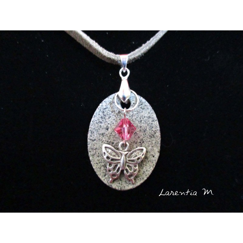 Collier granit ovale,  papillon argent sur cristal Swarovski