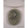 Collier granit ovale, pendentif lune argentée