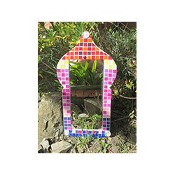 Miroir en papier maché, peint, décoré de mosaique plastique