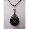 Collier ras de cou double noir avec goutte béton noir, croix argentée et perle métal argentée