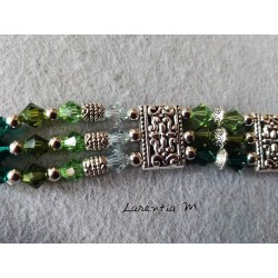 Bracelet 3 rangs perles de cristal de Swarovski, dégradé de perles vertes, séparateurs métal antique argenté, fermoir toggle
