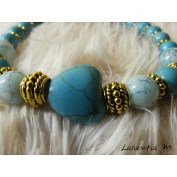 Bracelet perles de verre 8-6 mm turquoise, cœur turquoise, perles métal dorées, élastique