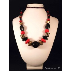 Collier perles céramique, bois, verre, métal, rouge , noir et bronze
