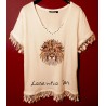 Tee-shirt blanc customisé, en coton, transfert lion, strass cristal encolure, dentelle blanche manches et bas (taille L)