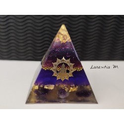 Orgone pyramid in resin, gold glass beads, purple glitter, natural stones