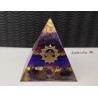 Orgonite - Pyramide en résine, billes de verre, paillettes, pierres naturelles