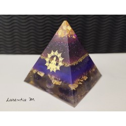 Orgone pyramid in resin, gold glass beads, purple glitter, natural stones