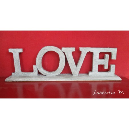 Lettres bois "Love" sur socle recouvertes de texture béton