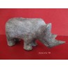 Rhinocéros en papier mâché décoré texture béton gris