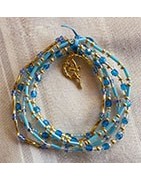 Bracelets simples ou multi rangs, en perles de rocaille, avec des breloques !