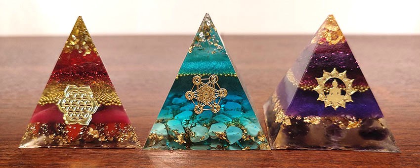 Pyramides orgonites : entre art artisanal, énergie et symbolisme